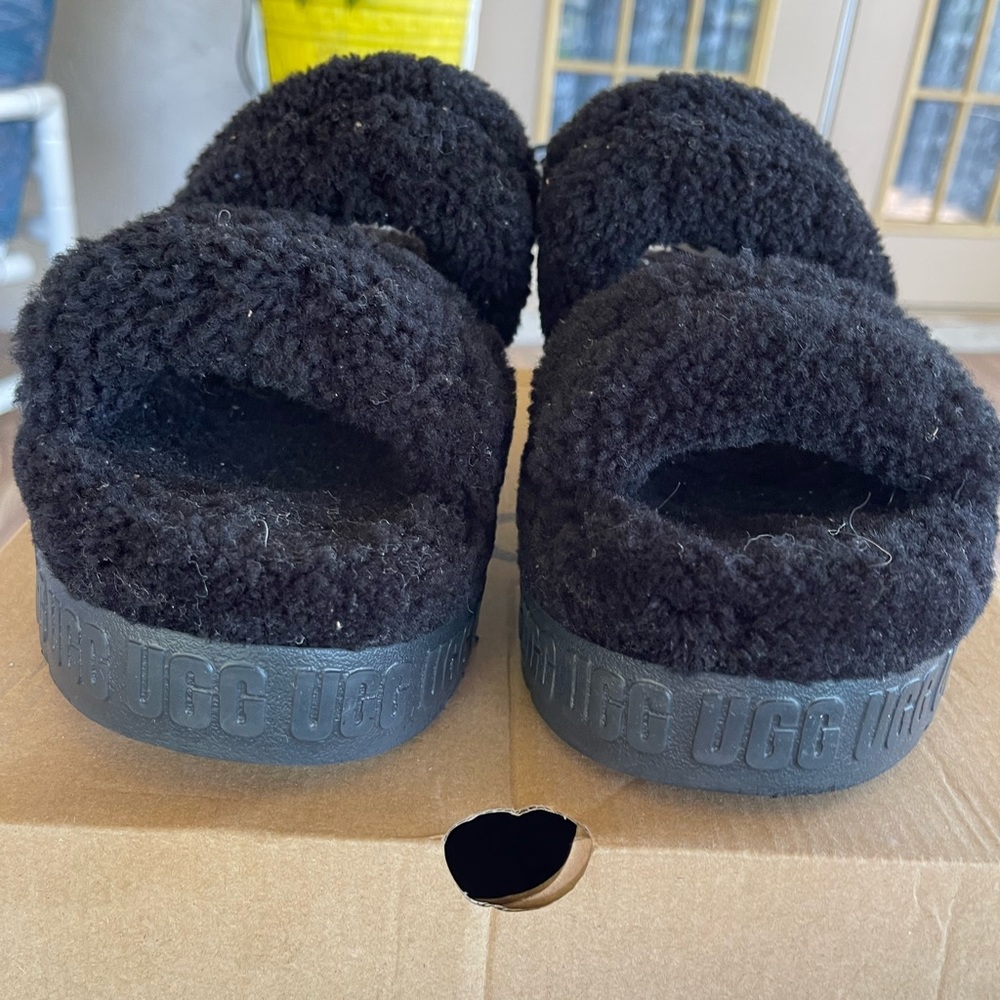Ugg Oh Fluffita black size 10. Worn only a couple times.